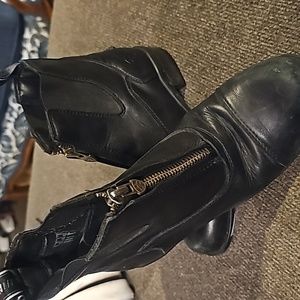 Ariat  boot black size 3 children's or women's small English barn boot zip up